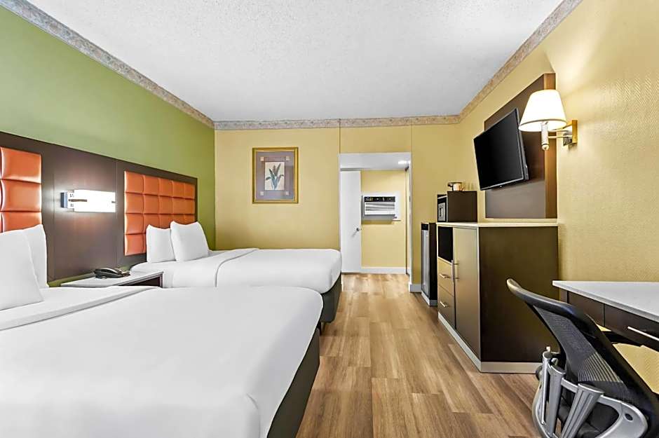 Quality Inn Airport - Cruise Port