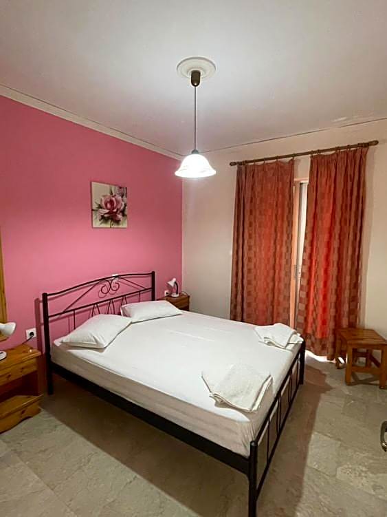 Theoxenia Paralio Astros