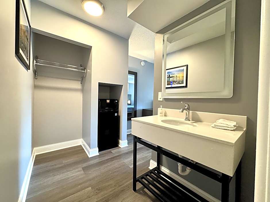 O'Hare Inn & Suites