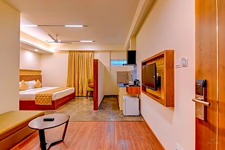 Deluxe King Suite