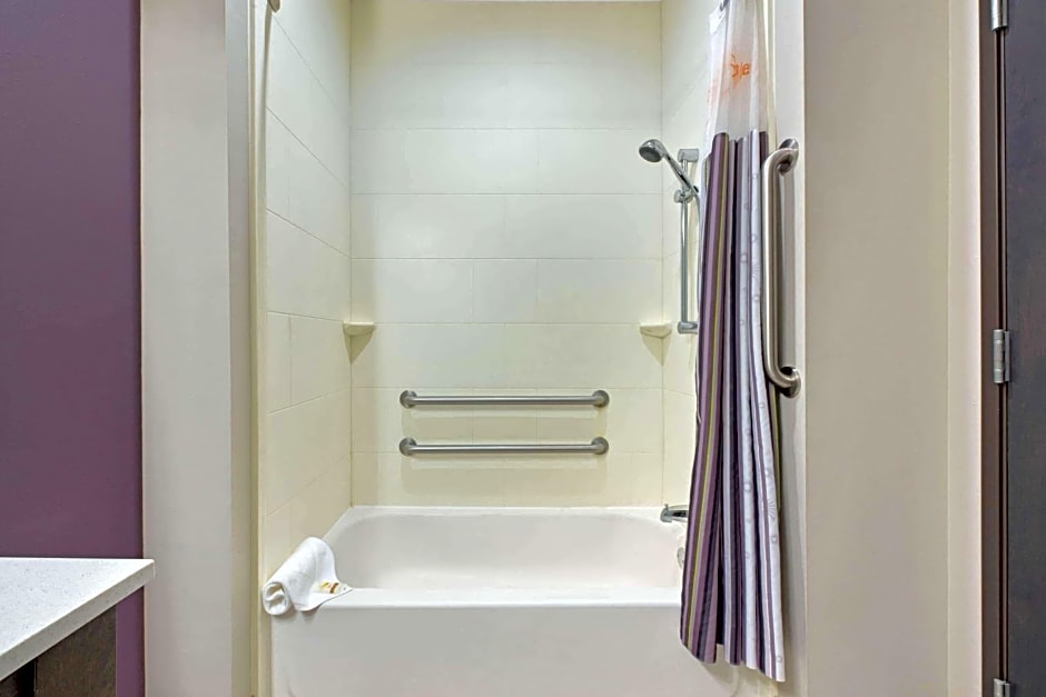 La Quinta by Wyndham Lake Charles - Westlake