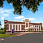 Comfort Suites Outlet Center