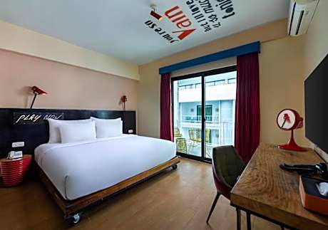 Dash Deluxe Two-Bedroom with Free 2 Bottles Beer