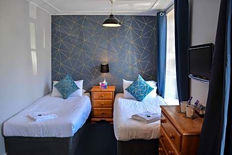 Twin Room with Private Bathroom