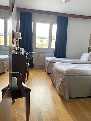 Twin Room (Half Board)