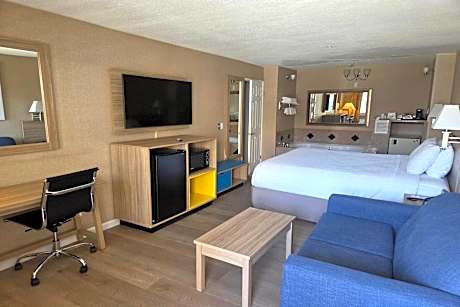 Deluxe King Room - Non-Smoking