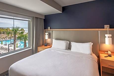 Studio, Oceanview, One King Bed, Sofa Bed with Balcony