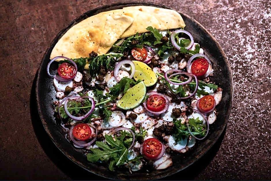 Salty's Kitesurf Village