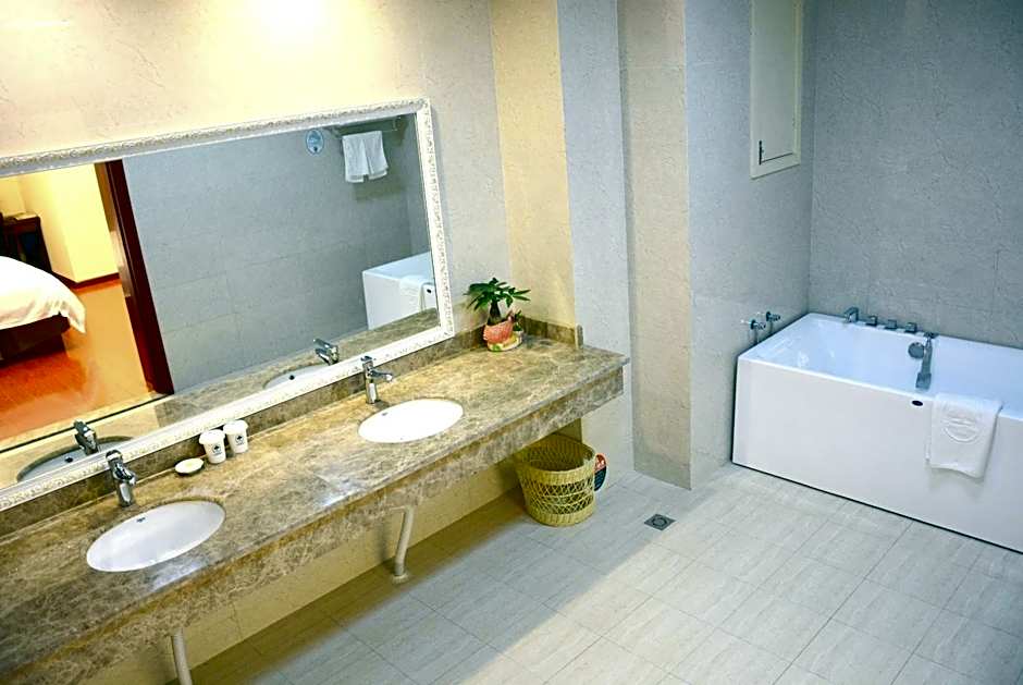 GreenTree Inn JiangSu WuXi YiXing East LongTan Road DongJiu Business Hotel