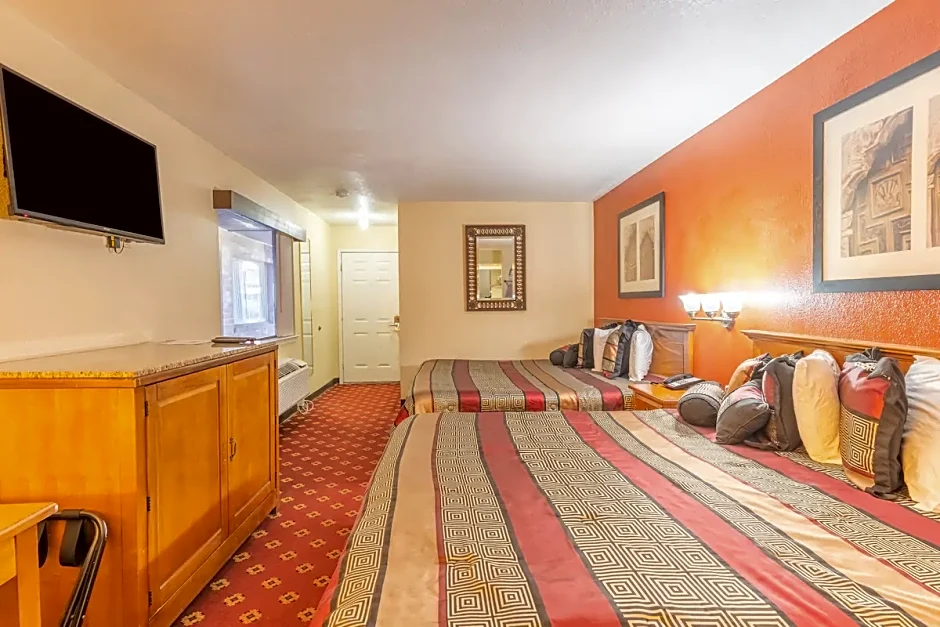 Econo Lodge Inn & Suites Downtown San Antonio