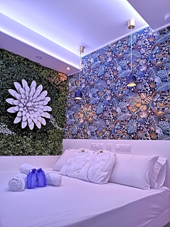 Mini Double Room - Non-Smoking, No Parking Included