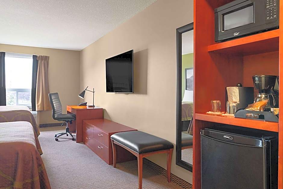 Super 8 by Wyndham Sherwood Park/Edmonton Area