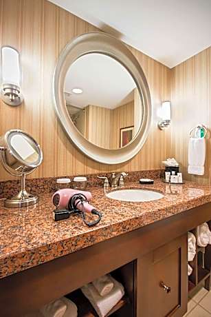 One-Bedroom King Suite - Hearing Accessible