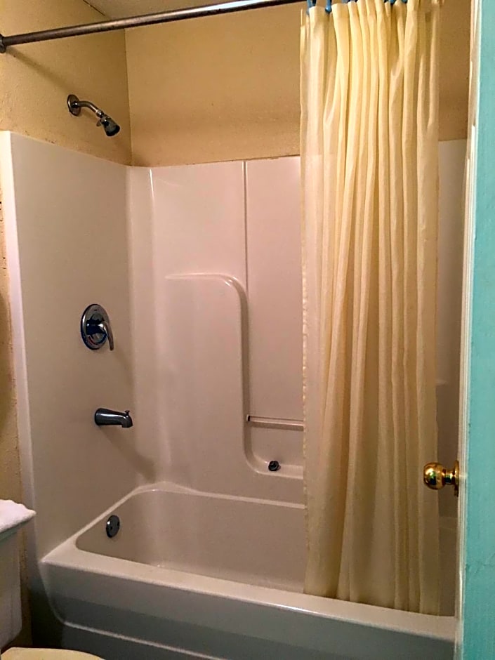 Garden Inn & Suites