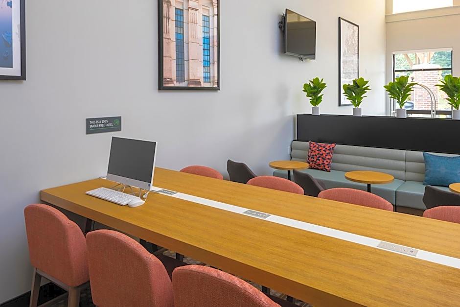 Holiday Inn Victoria - Elk Lake by IHG