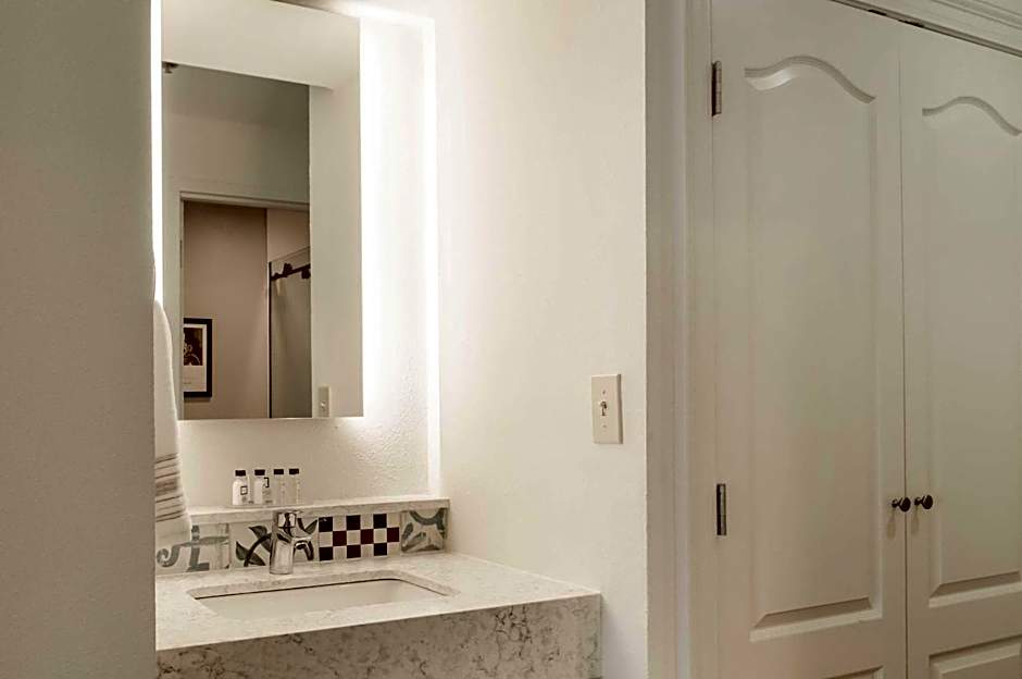 St Charles Coach House, Ascend Hotel Collection