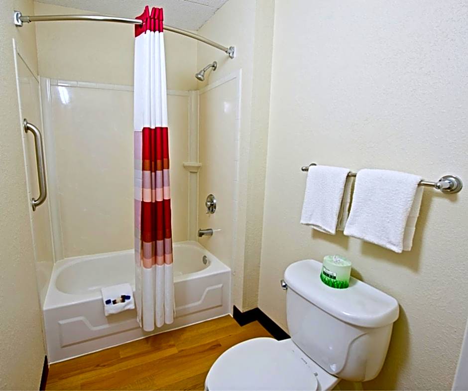 Red Roof Inn Philadelphia - Oxford Valley