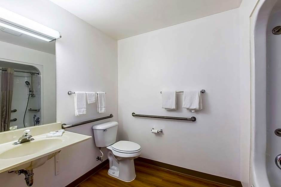 Motel 6-Baraboo, WI - Lake Delton-Wisconsin Dells