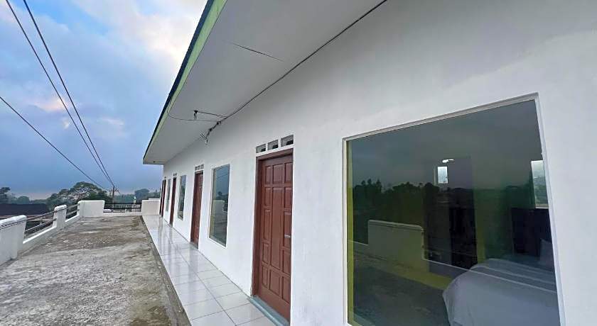 RedDoorz Syariah at Jalan Dieng 4