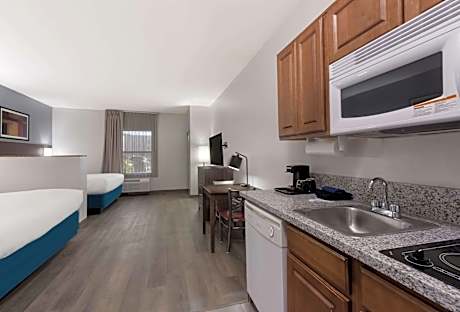 2 King Beds, Suite, Nonsmoking