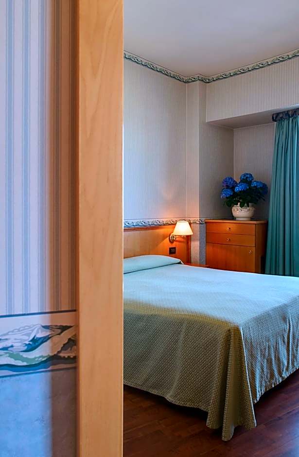 Photo 1 of 2 of 1 Double Bed or 2 Beds