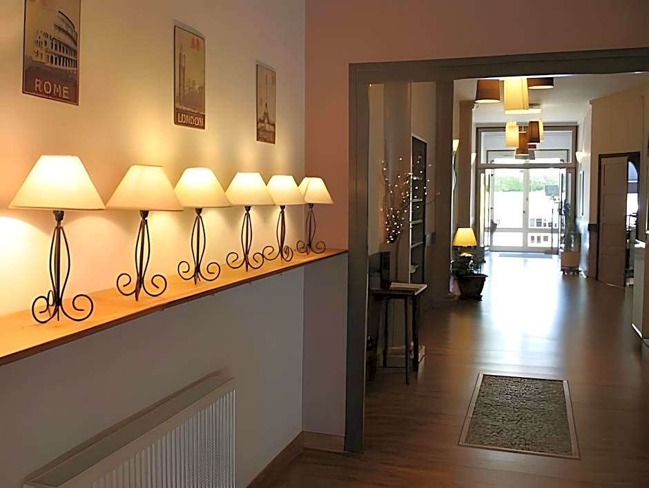 Logis Hotel Restaurant Le Castel Fleuri
