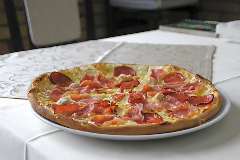 Astoria Hotel & Restaurant