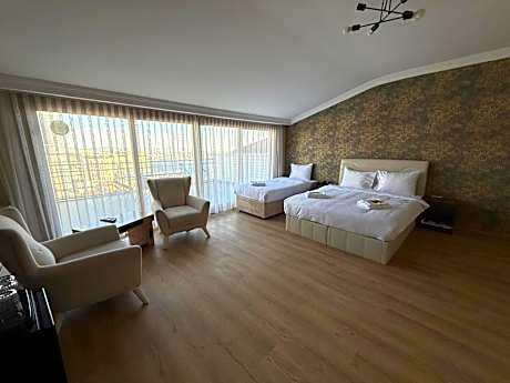 Deluxe Suite with Sea View