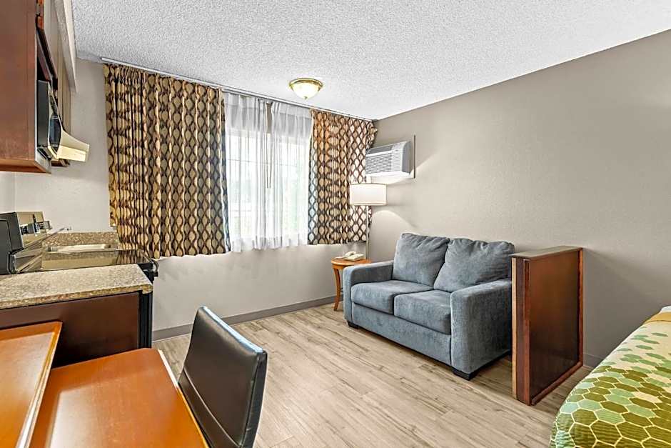 Rodeway Inn & Suites Portland West - Beaverton