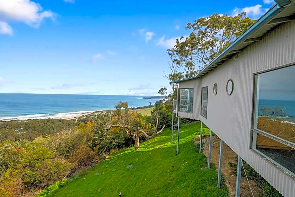Chris's Beacon Point Restaurant & Villas