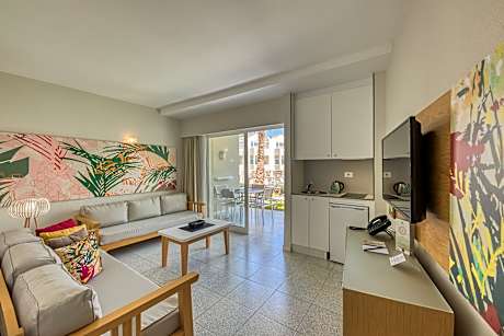APARTMENT SUPERIOR WITH TERRAZE 2 ADULTS + 2 CHILDREN