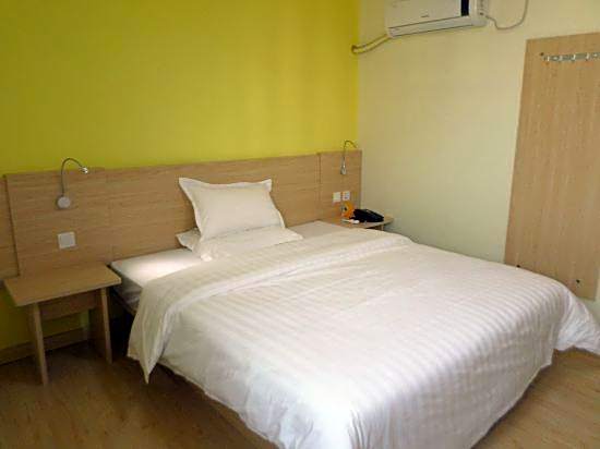 7 Days Inn Zhongshan Ancient Town Light Railway Station Lighting Market