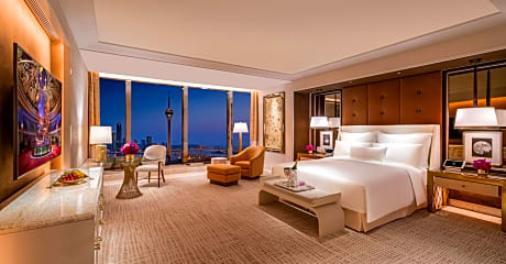 Encore Grand Salon Suite