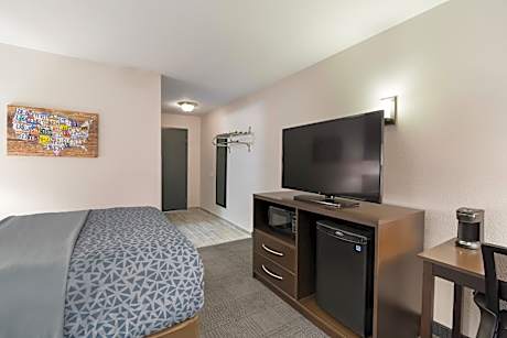 Queen Room - Accessible/Non Smoking