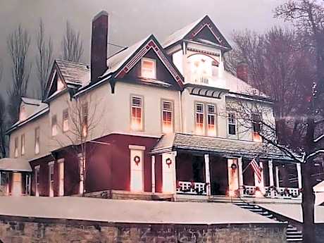 Evans Holly Grove Inn Bed and Breakfast