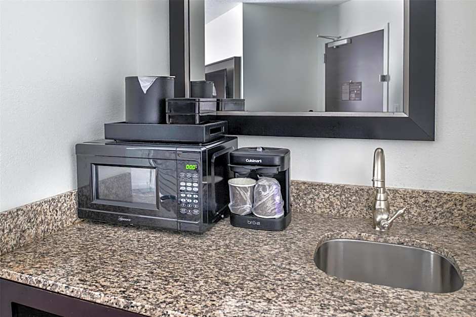 Embassy Suites By Hilton Hotel St. Louis-Airport