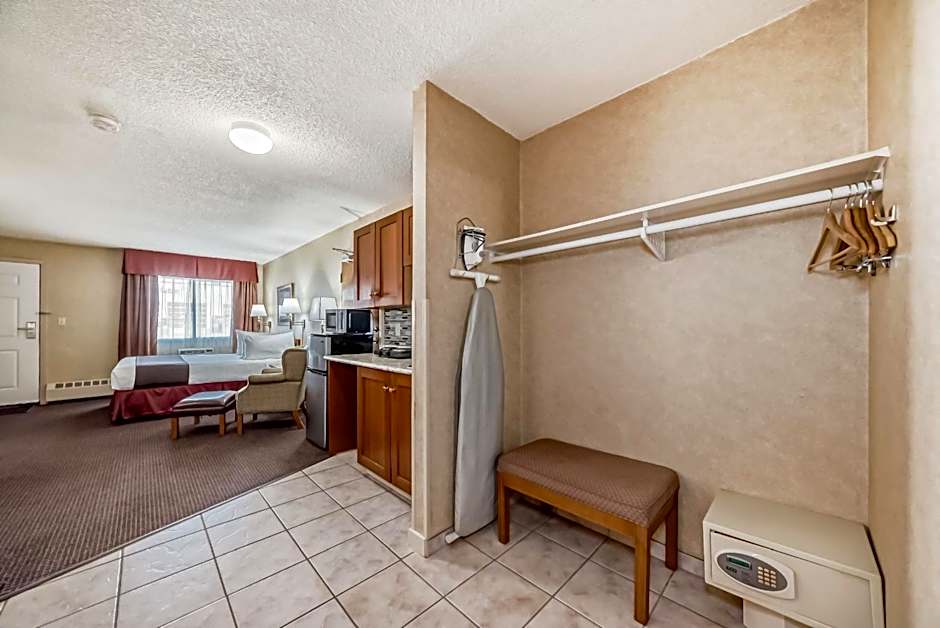 Stony Plain Inn & Suites