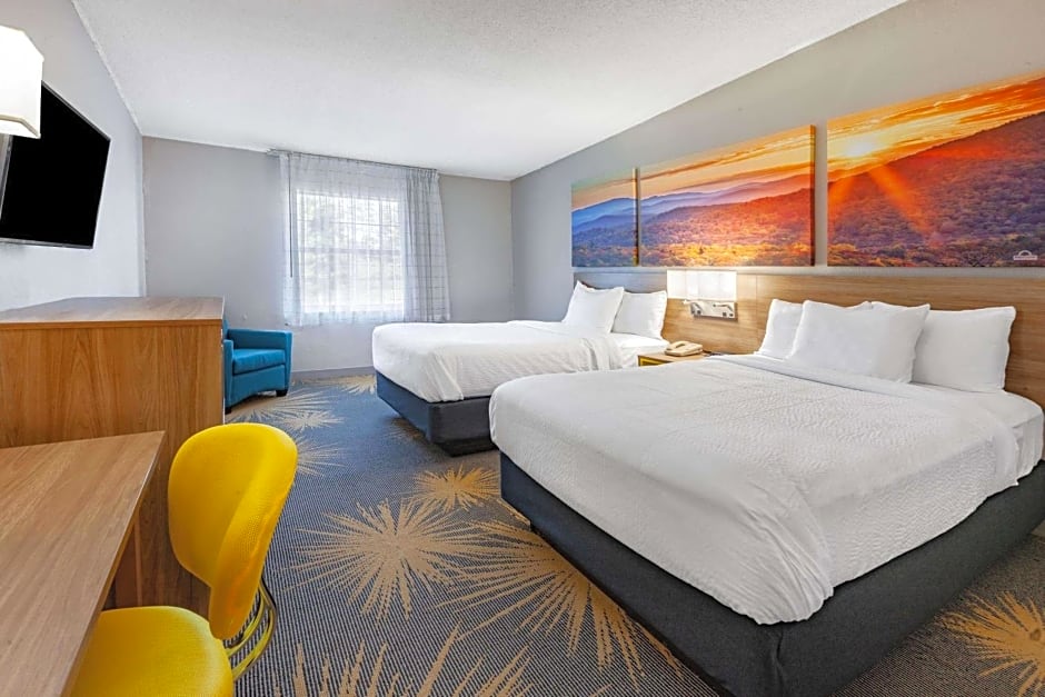 Days Inn by Wyndham Roanoke Near I-81