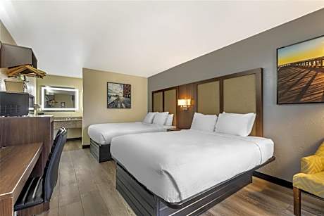 Queen Room with Two Queen Beds - Pet Friendly/Non-Smoking