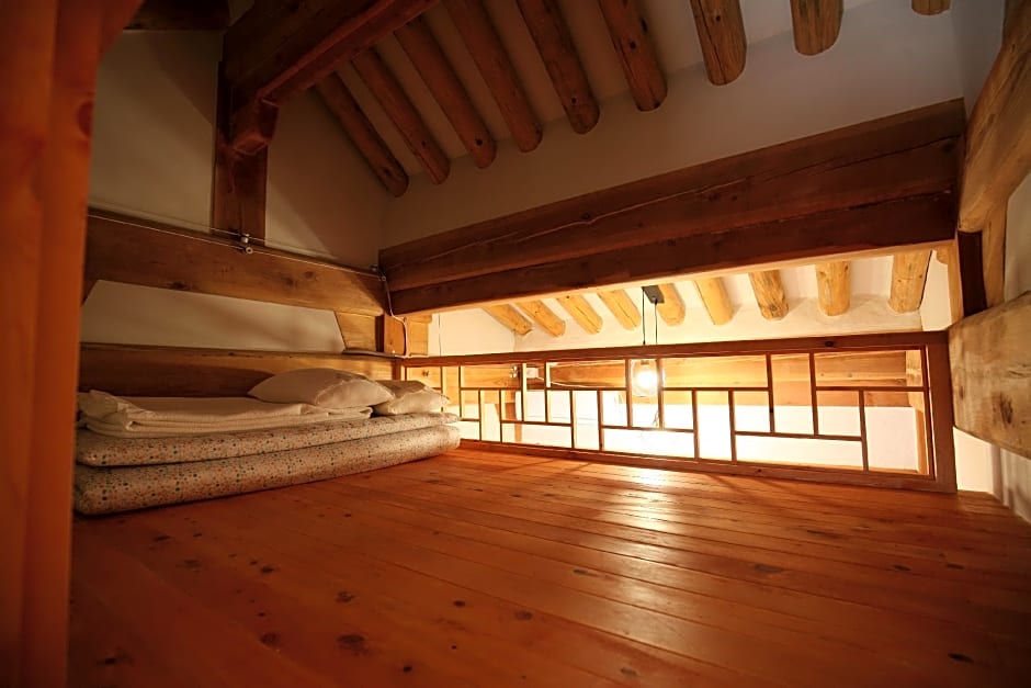 Gaeunchae Hanok Guesthouse Jeonju 2 (Korea Quality)