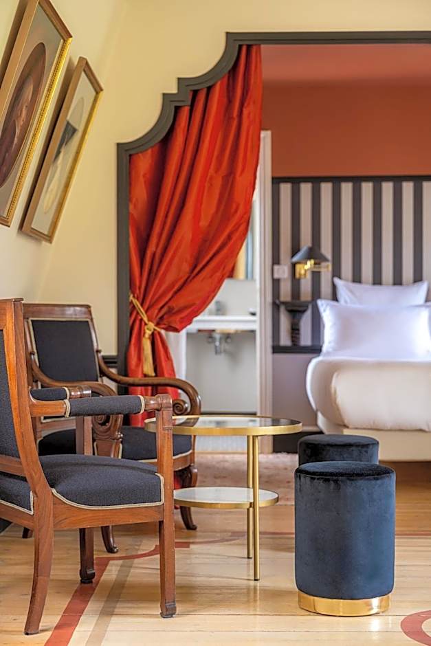 Le Chateau D'Etoges - Les Collectionneurs