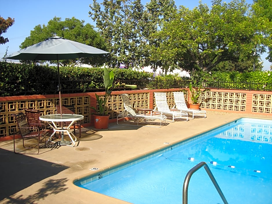 Anaheim Executive Inn & Suites