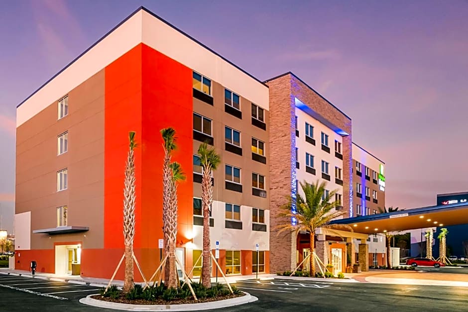Holiday Inn Express & Suites Jacksonville - Town Center By IHG