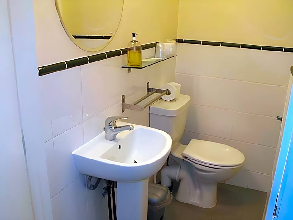 LG Thai Derm Spa & Guesthouse                                                   