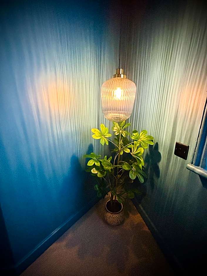 ROOMS AT THE QUAYSIDE - stylish en-suite rooms on Poole Quay all fully refurbed