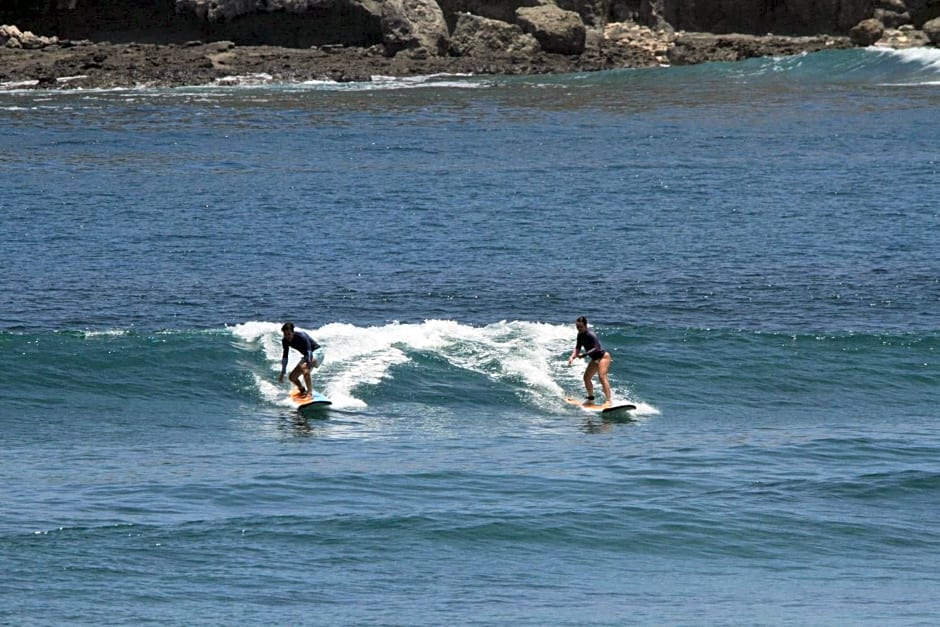 Tropical Sunday Bungalow - Surf And Stay