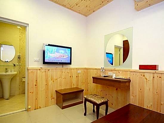 Sun Moon Lake Crystal B & B