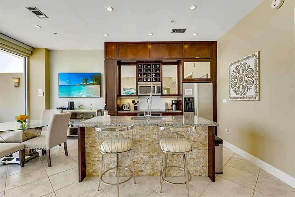XL Terrace, Lazy River, I-O Pools, Game Room, Spa, Beach, Luxury 2-2 Penthouse!