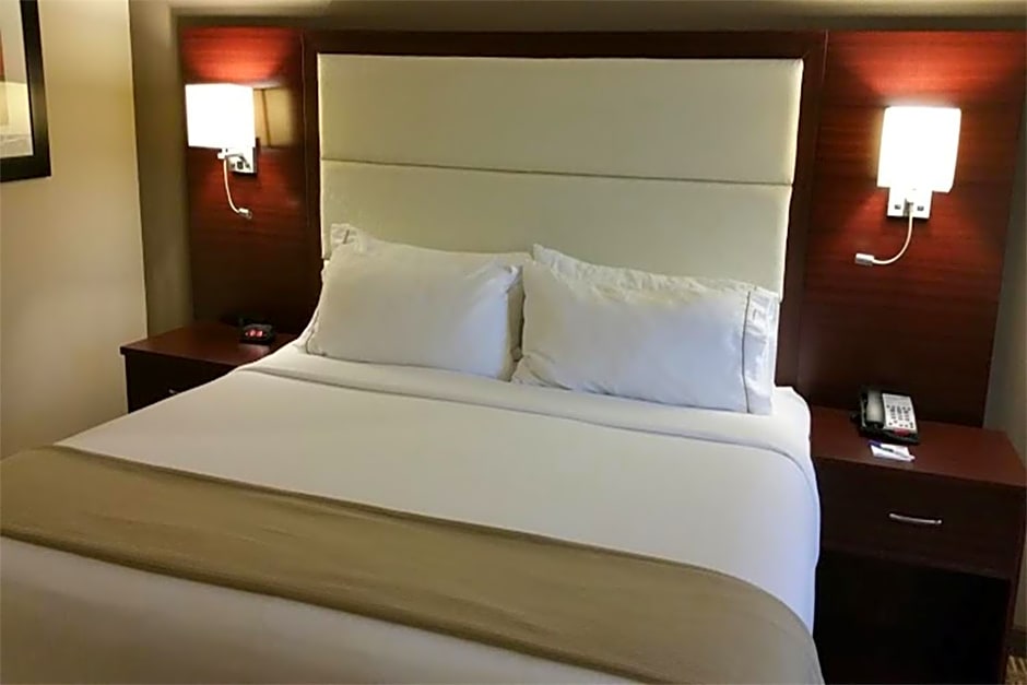 Holiday Inn Express & Suites Lantana By IHG