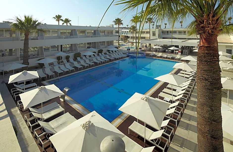 Melpo Antia Hotel & Suites